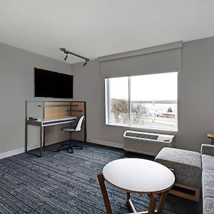One-Bedroom Queen Suite Sofa Bed